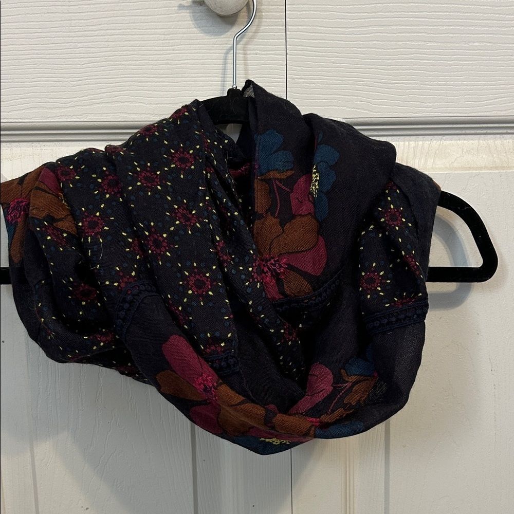 ANN TAYLOR LOFT One Size Fits All Black Tan Purple Jewel Tone Floral Infinity